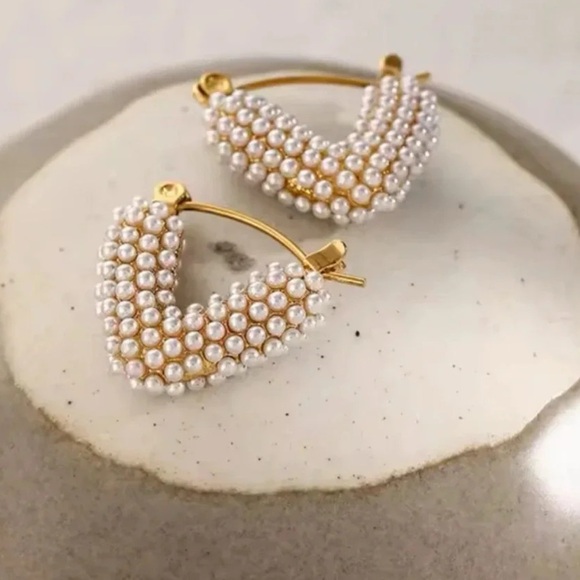 Heart Pearl Gold Earrings - Picture 3 of 7